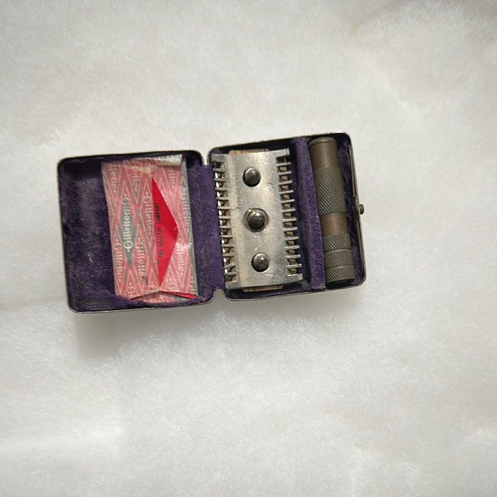 Black and Silver Shaving Kit with Metal Razor